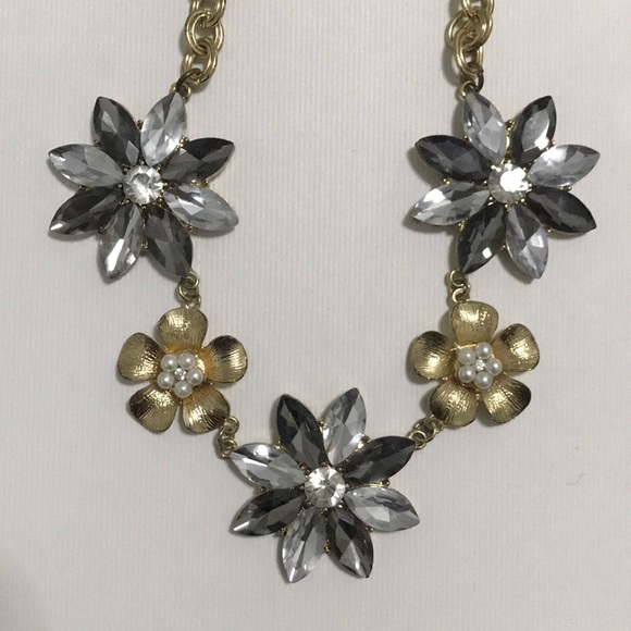 Anthropologie Crystal/Pearl Floral Gold Necklace - Picture 3 of 8